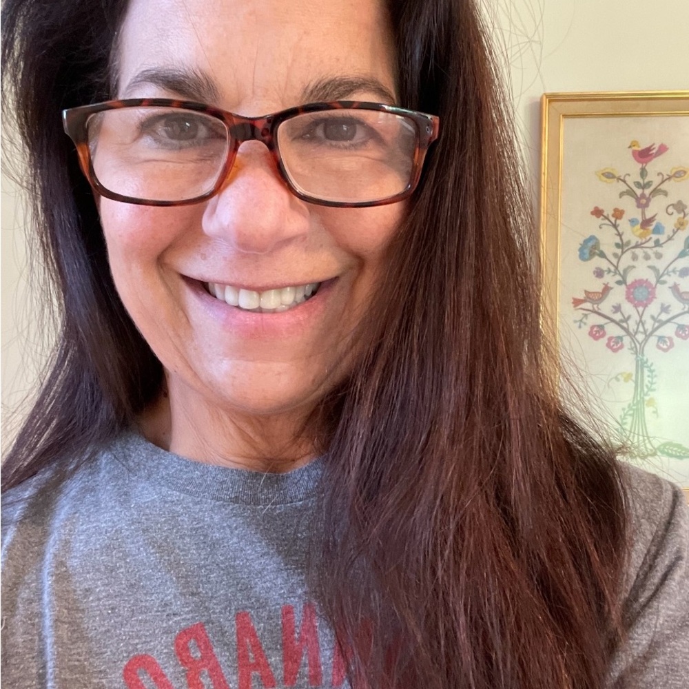 Lorraine’s closet. Full of really nice stuff!! with great prices! 😎